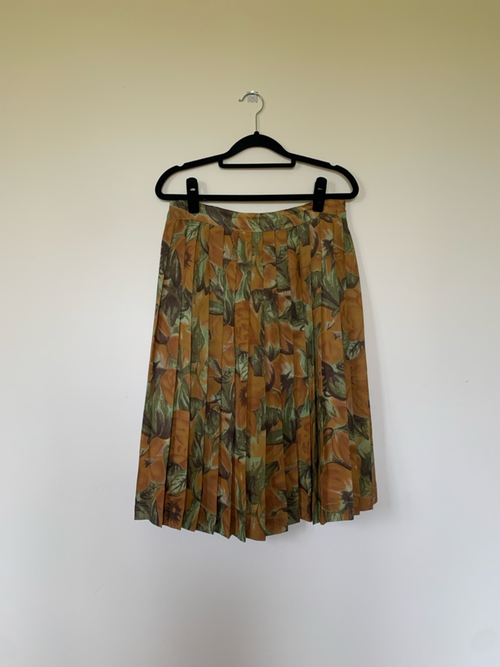 Vintage Pleated Midi Skirt in Mustard and Green Leaf Print